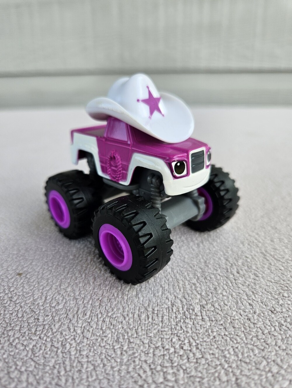 Blaze & The Monster Machines Starla Truck Die Cast Purple Cowboy Hat 2.5" Mattel